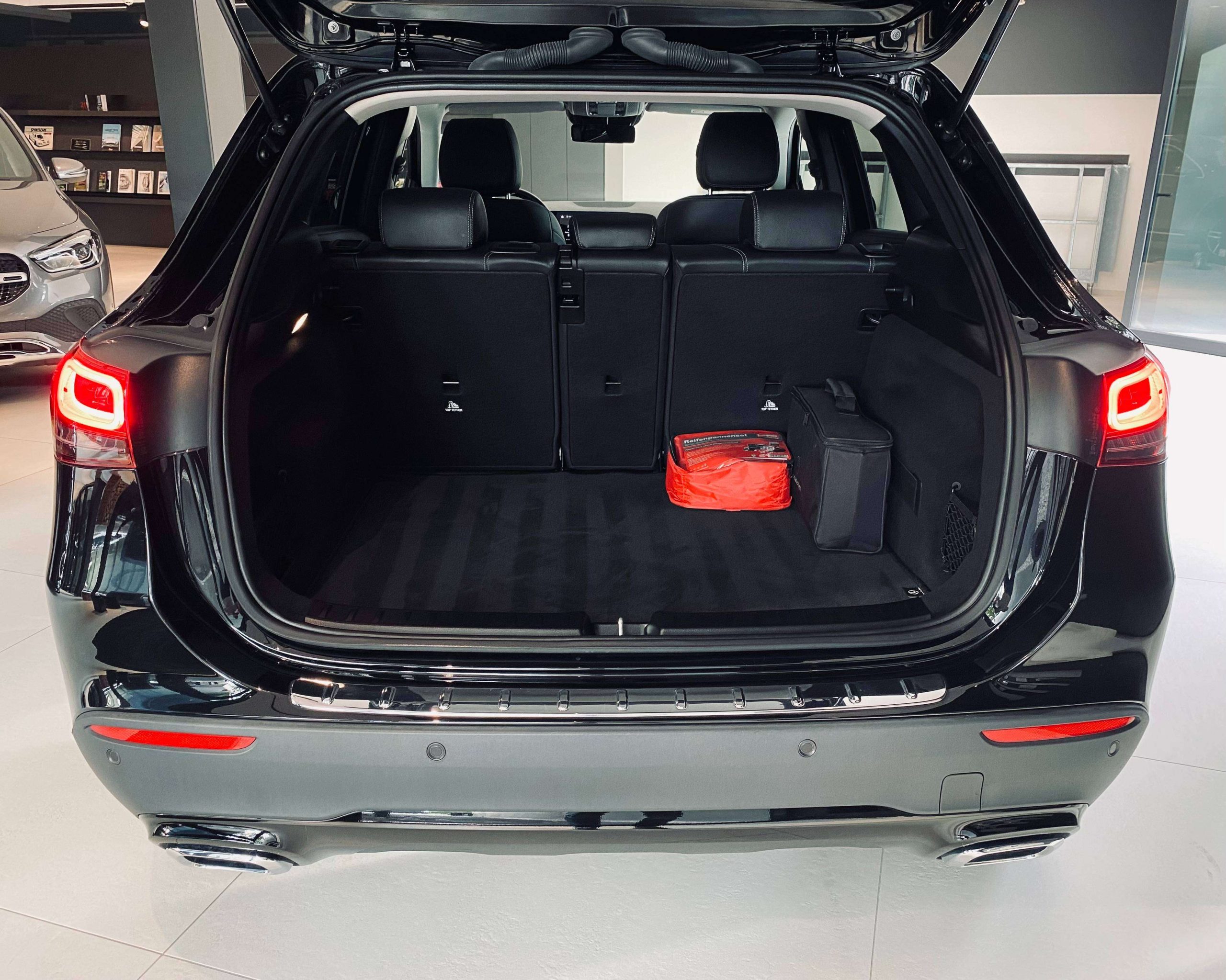 Mercedes-Benz GLA 250 e 8G Plug-in SPORT & NIGHT 19″AMG/MBUX/Keyless/Augm.RealityNavi/Camera