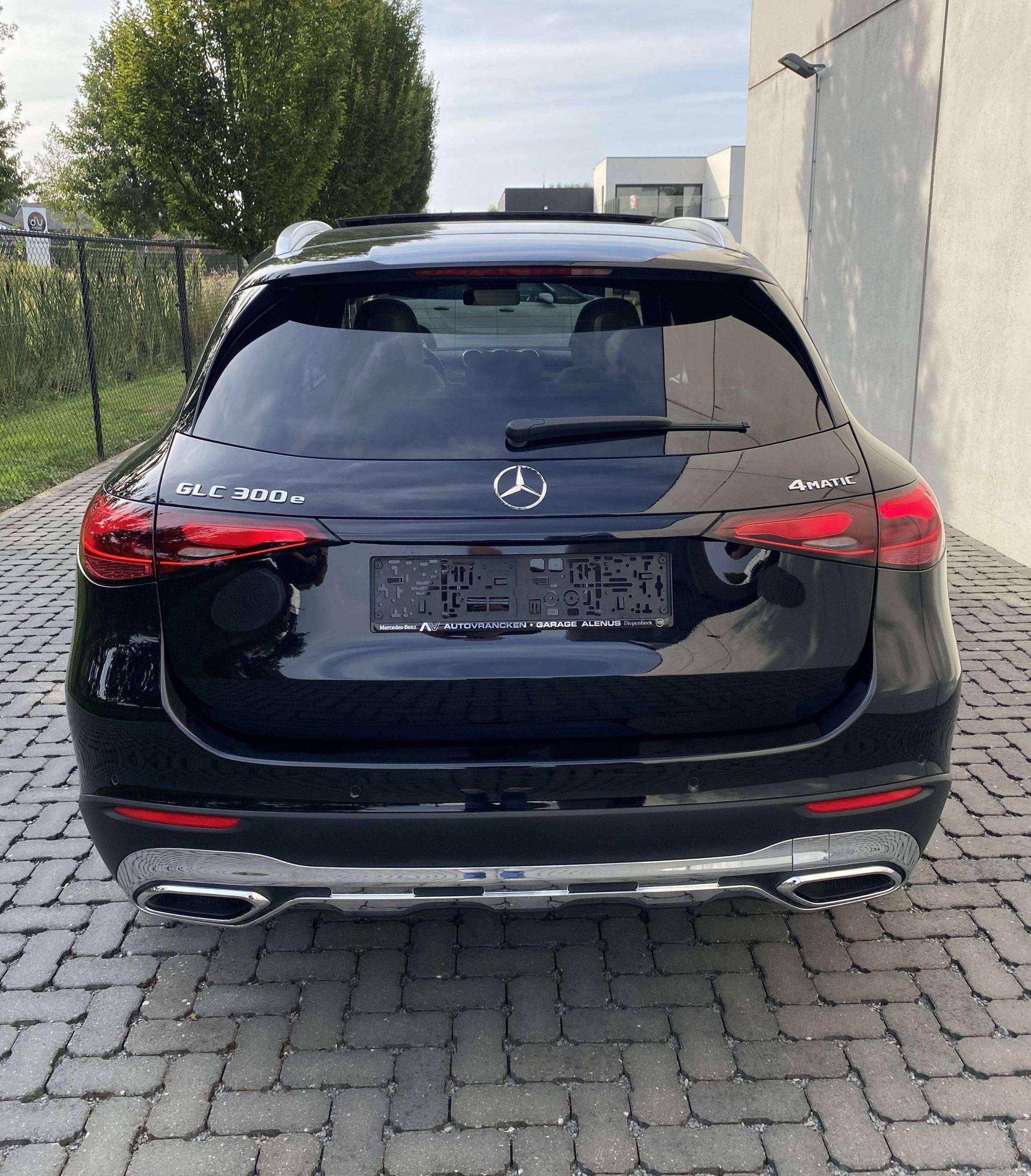 Mercedes-Benz GLC 300 e 9G LUXURY MacchiatoBeige/19″AMG/Distronic/360°/Luchtvering/PanoDak/Off-RoadPakket/El.Trekhaak
