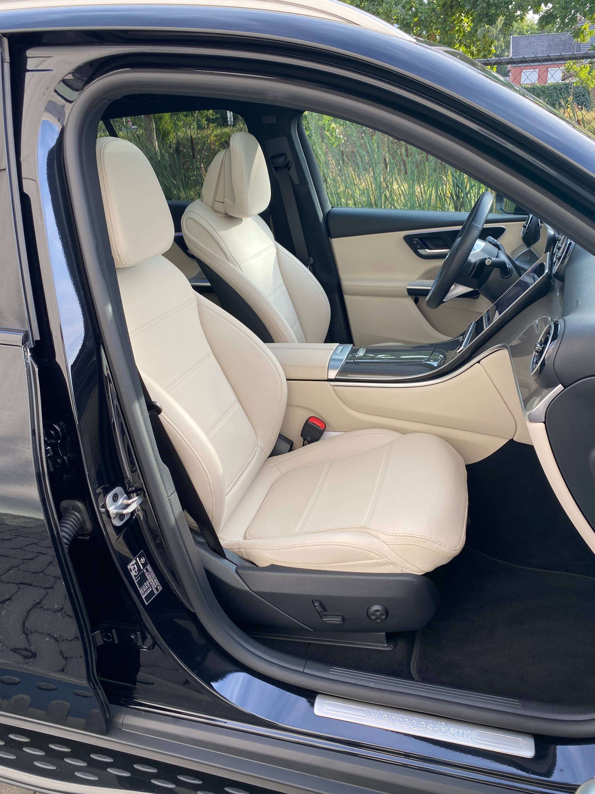 Mercedes-Benz GLC 300 e 9G LUXURY MacchiatoBeige/19″AMG/Distronic/360°/Luchtvering/PanoDak/Off-RoadPakket/El.Trekhaak