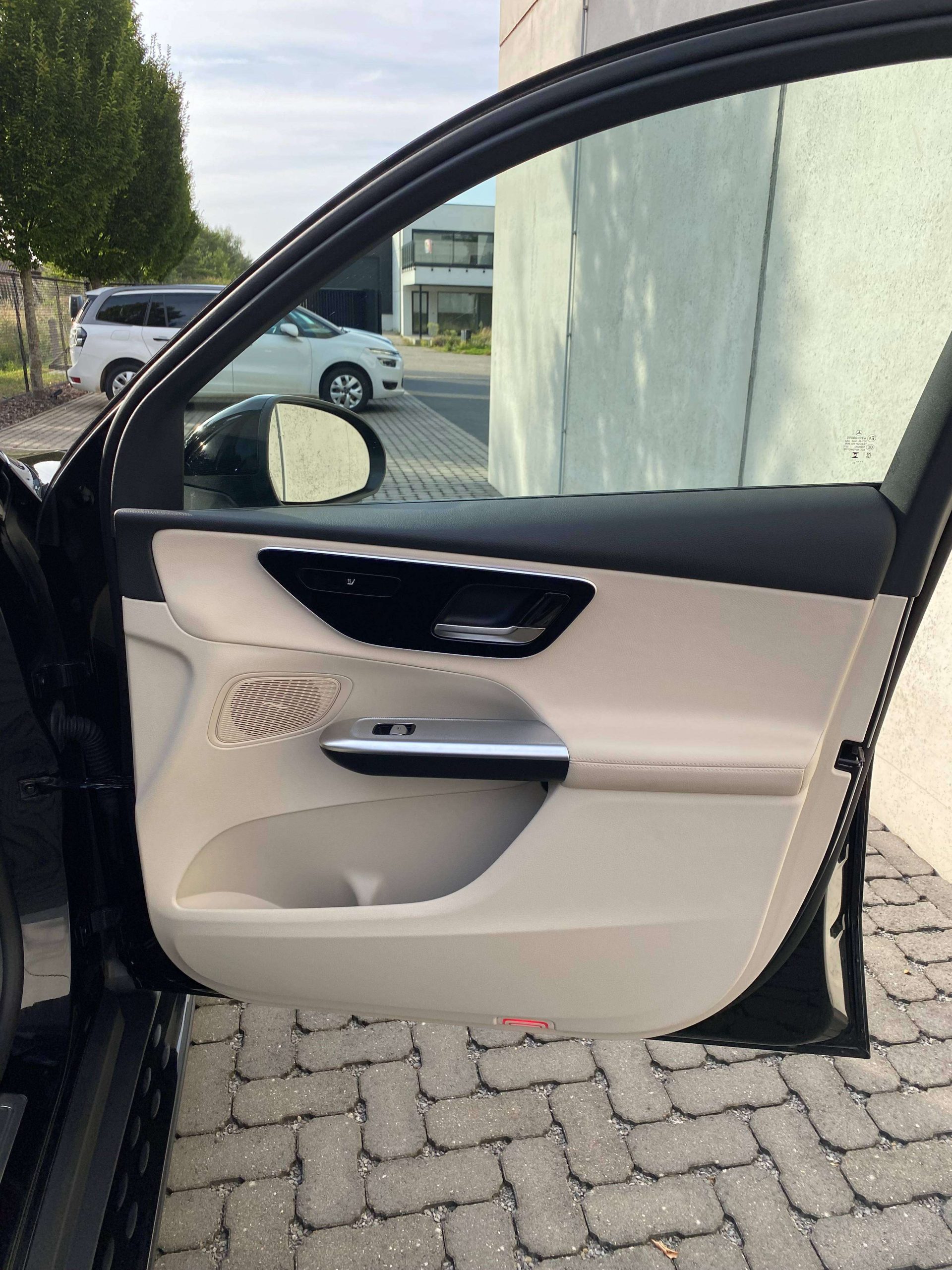 Mercedes-Benz GLC 300 e 9G LUXURY MacchiatoBeige/19″AMG/Distronic/360°/Luchtvering/PanoDak/Off-RoadPakket/El.Trekhaak