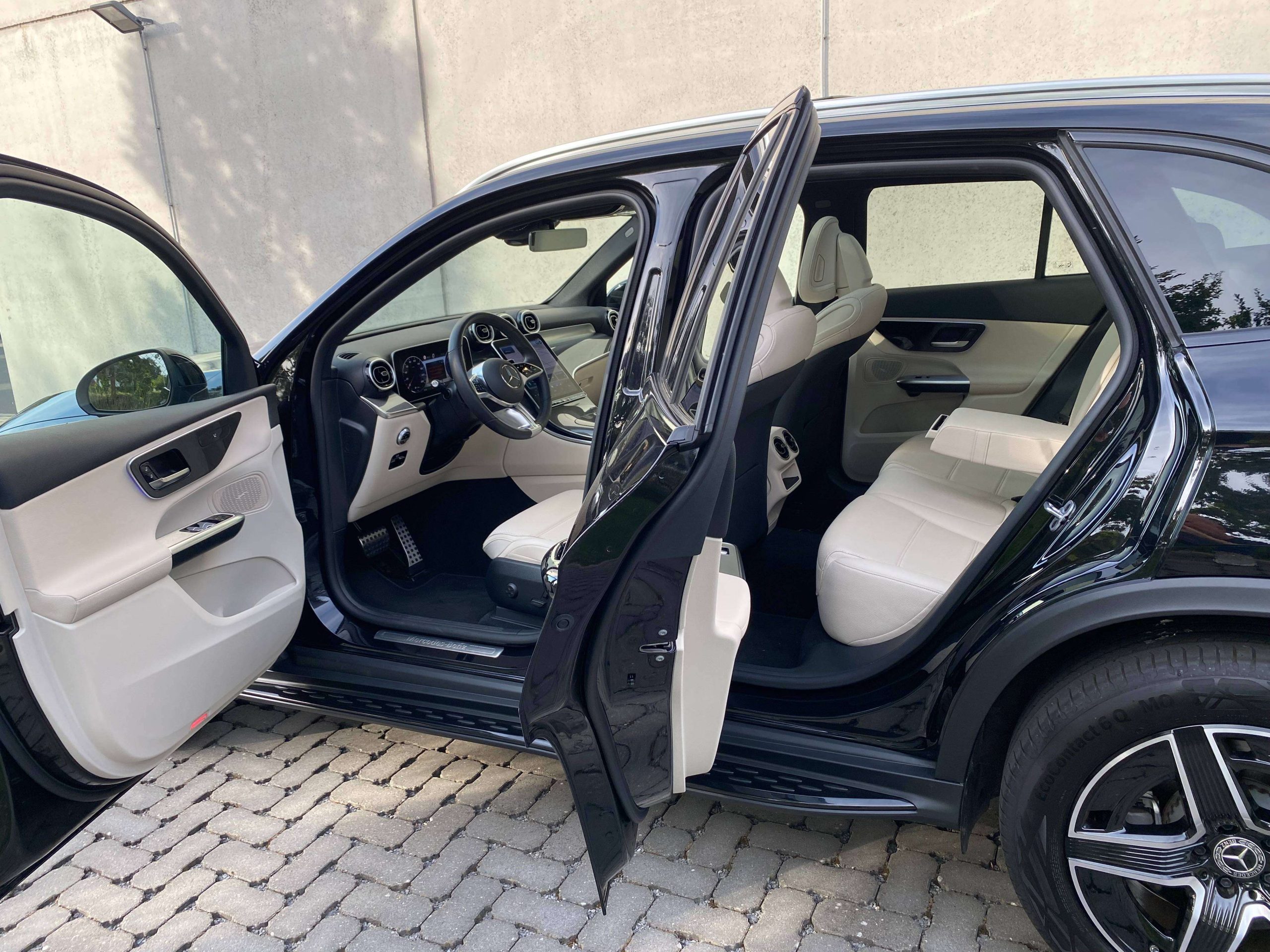 Mercedes-Benz GLC 300 e 9G LUXURY MacchiatoBeige/19″AMG/Distronic/360°/Luchtvering/PanoDak/Off-RoadPakket/El.Trekhaak