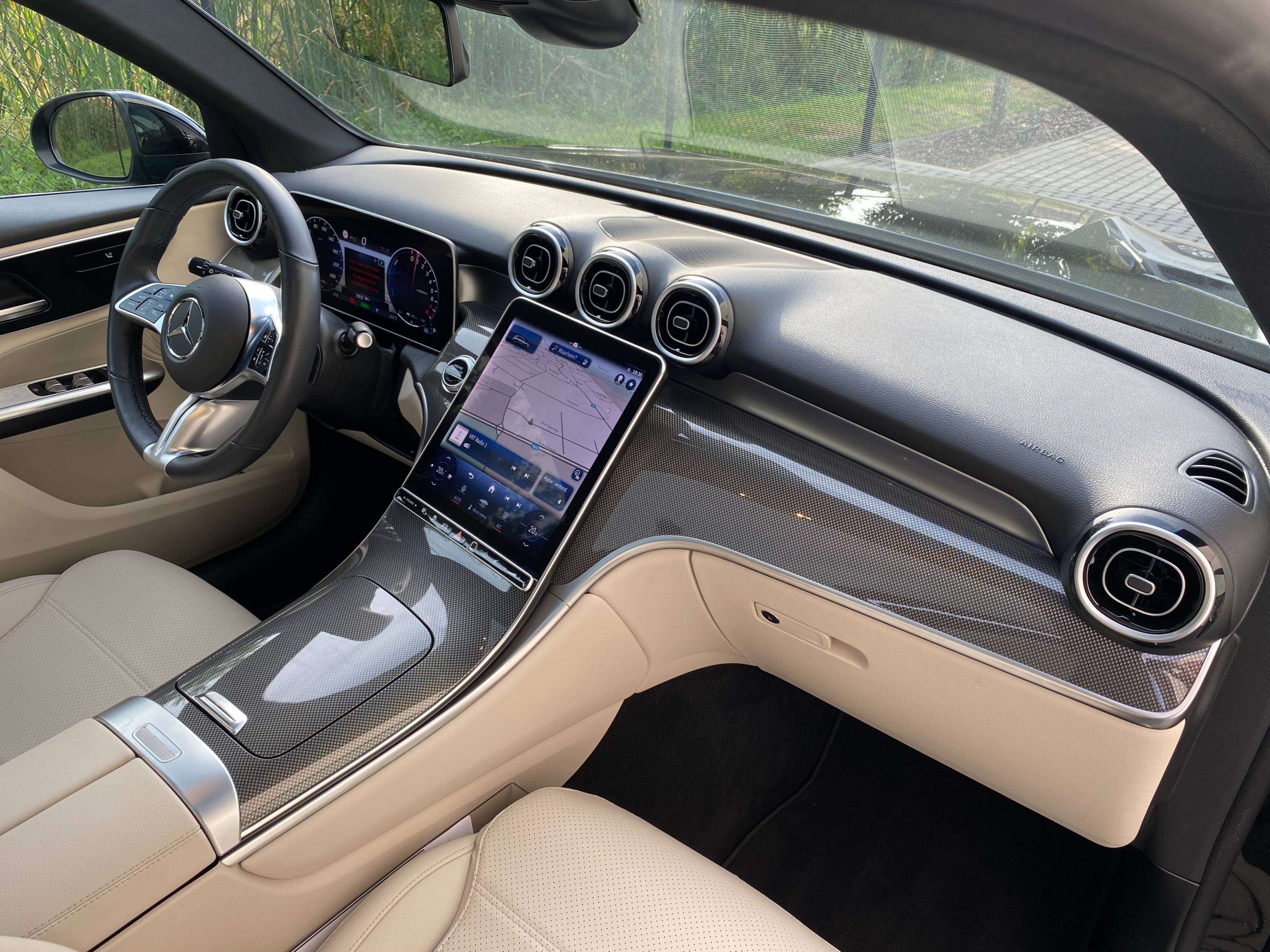 Mercedes-Benz GLC 300 e 9G LUXURY MacchiatoBeige/19″AMG/Distronic/360°/Luchtvering/PanoDak/Off-RoadPakket/El.Trekhaak