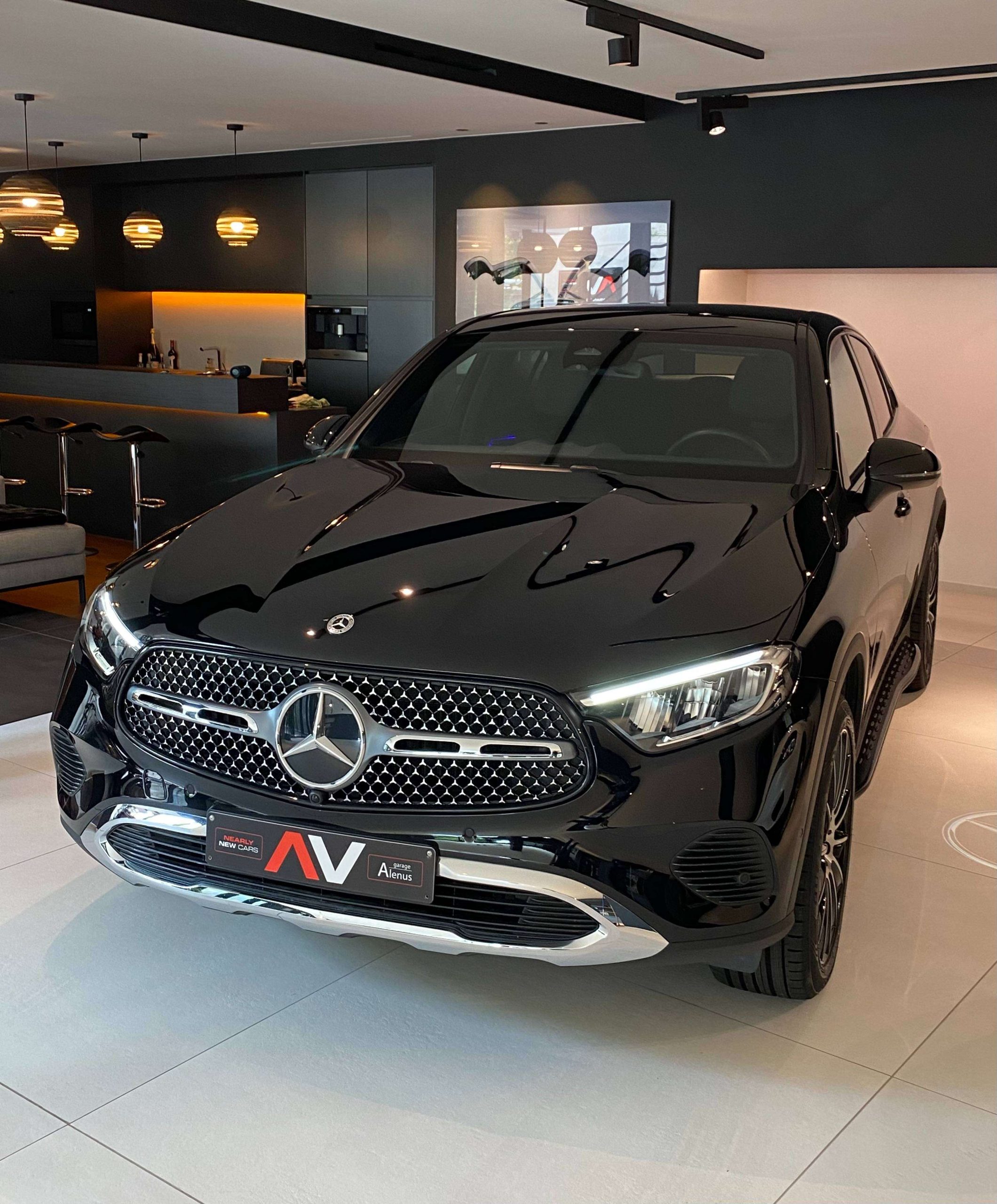 Mercedes-Benz GLC 300 e 9G Plug-in Luxury Advanced Plus 20″/Luchtvering/Distronic/Dodehoek/Memory/Ambiente/Trekhaak