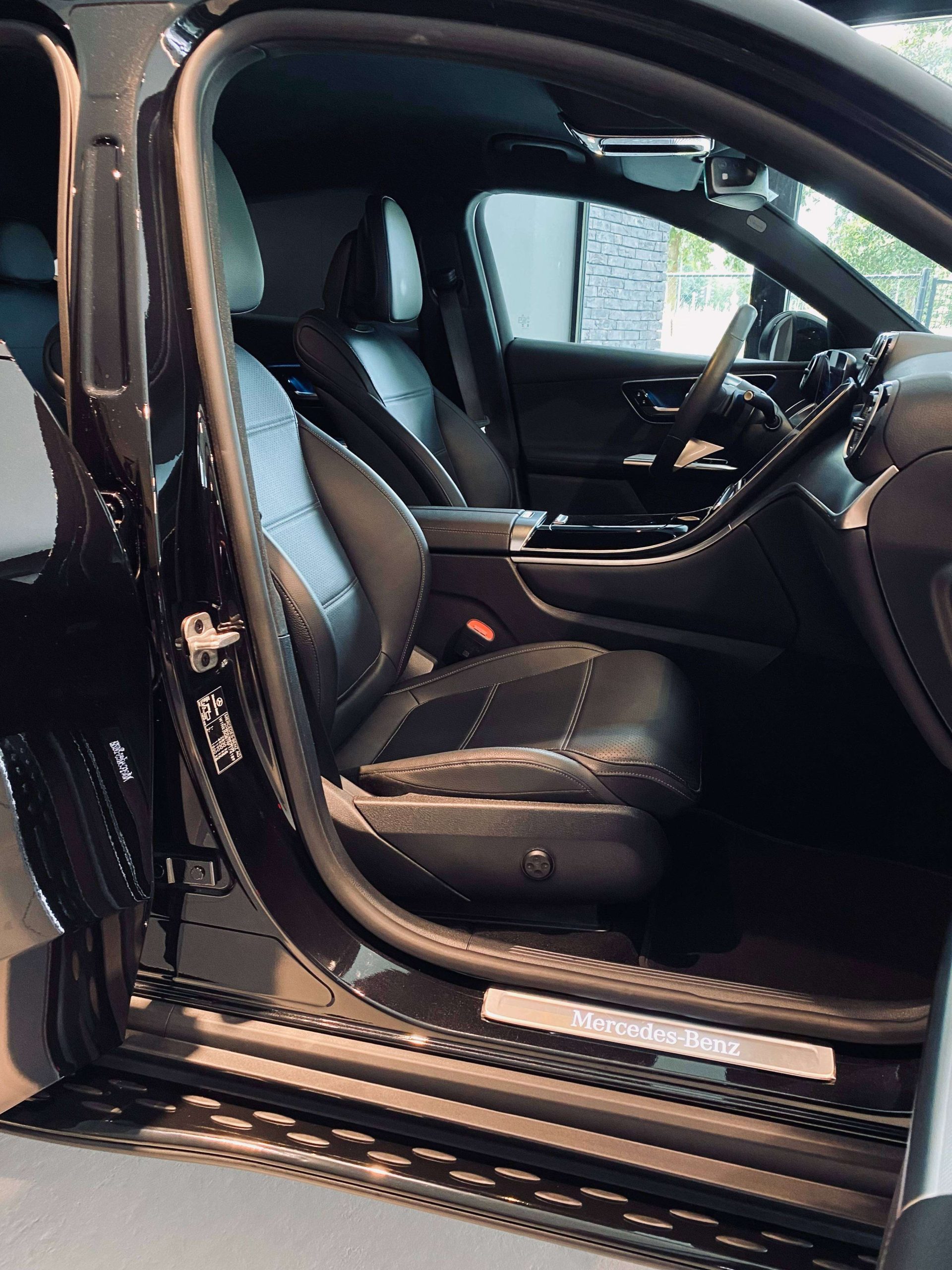 Mercedes-Benz GLC 300 e 9G Plug-in Luxury Advanced Plus 20″/Luchtvering/Distronic/Dodehoek/Memory/Ambiente/Trekhaak