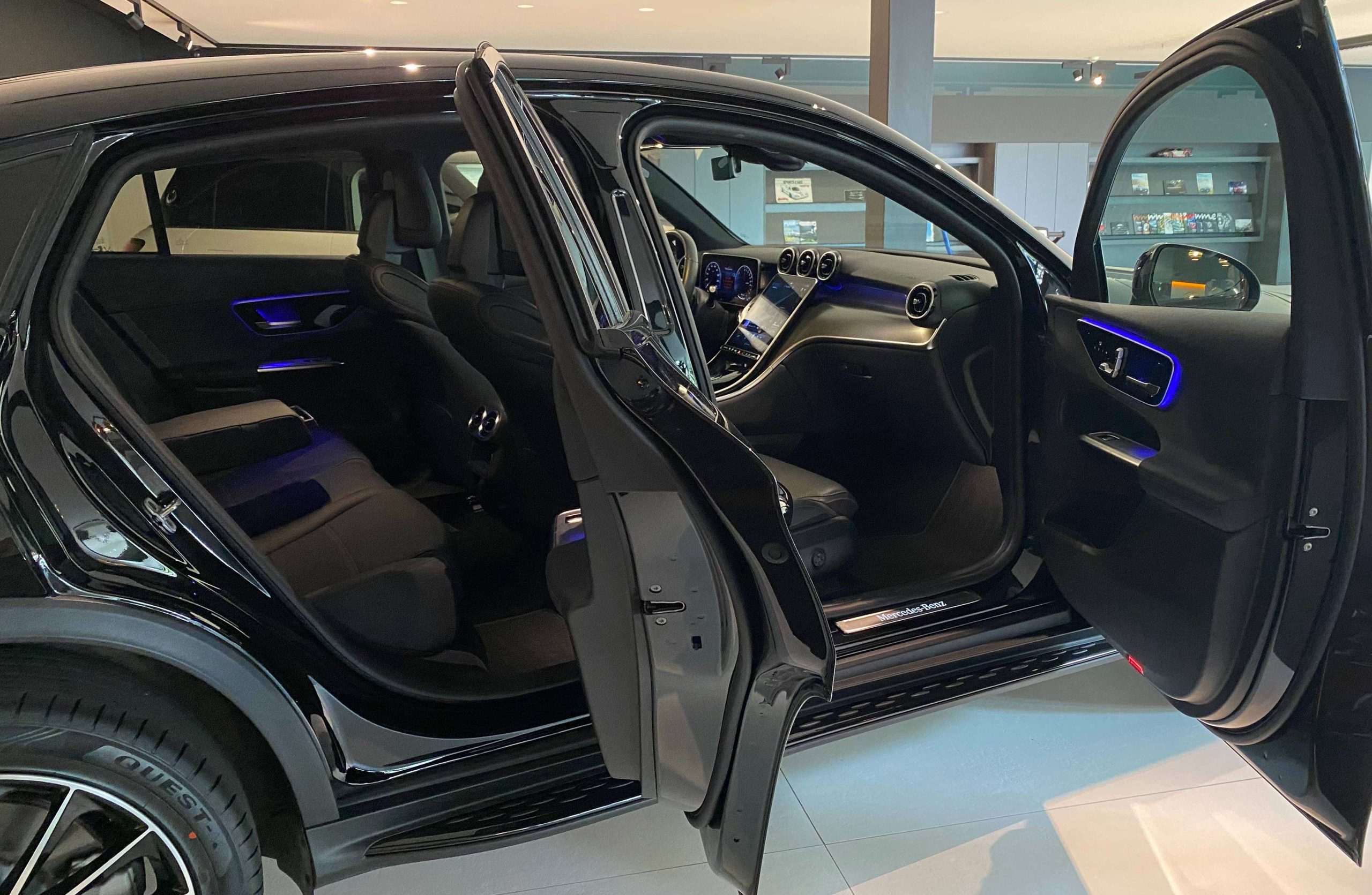 Mercedes-Benz GLC 300 e 9G Plug-in Luxury Advanced Plus 20″/Luchtvering/Distronic/Dodehoek/Memory/Ambiente/Trekhaak